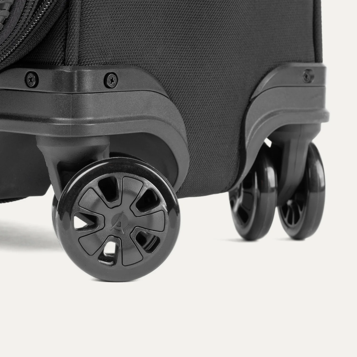 Crew™ Classic Carry-On Spinner - Image 20
