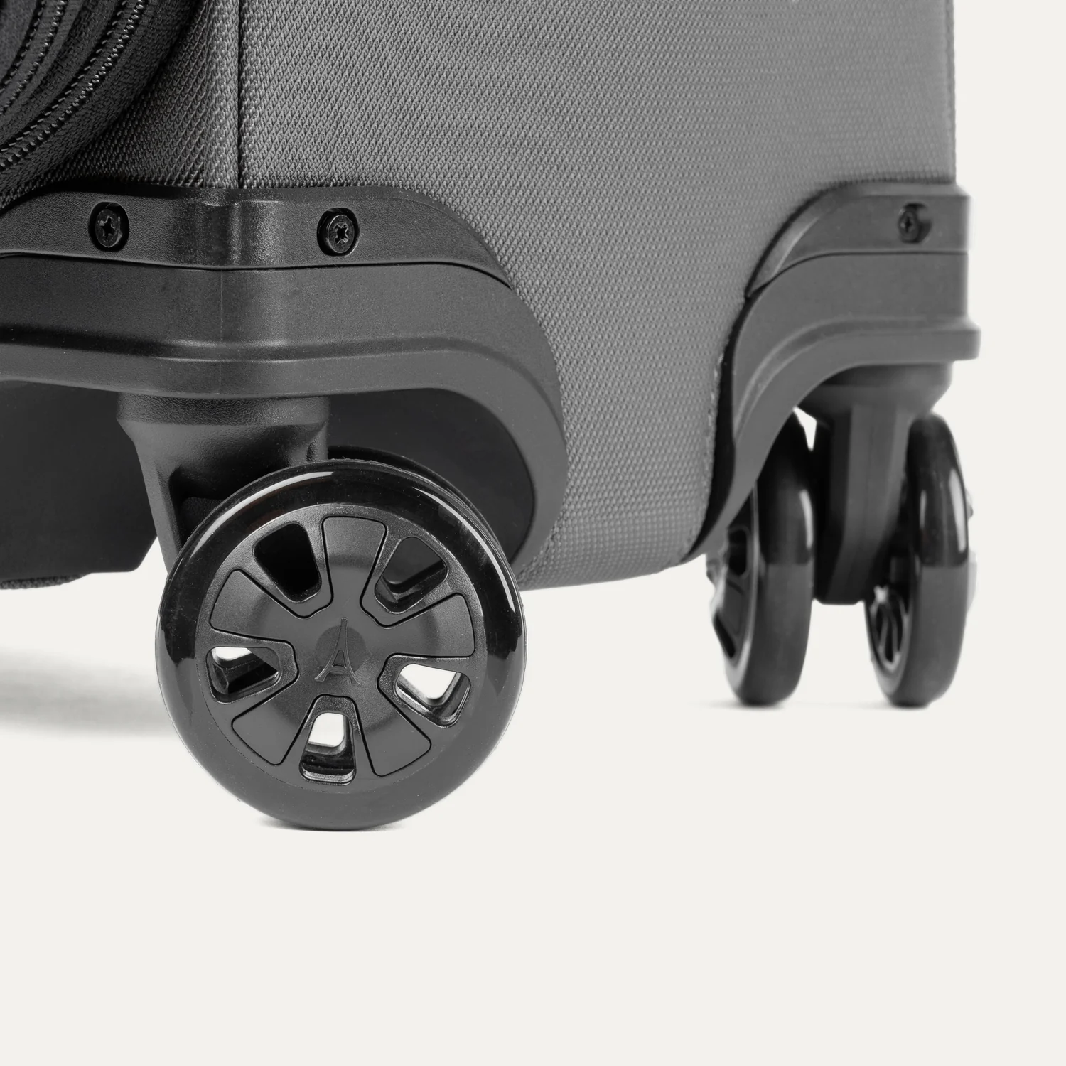 Crew™ Classic Carry-On Spinner - Image 30