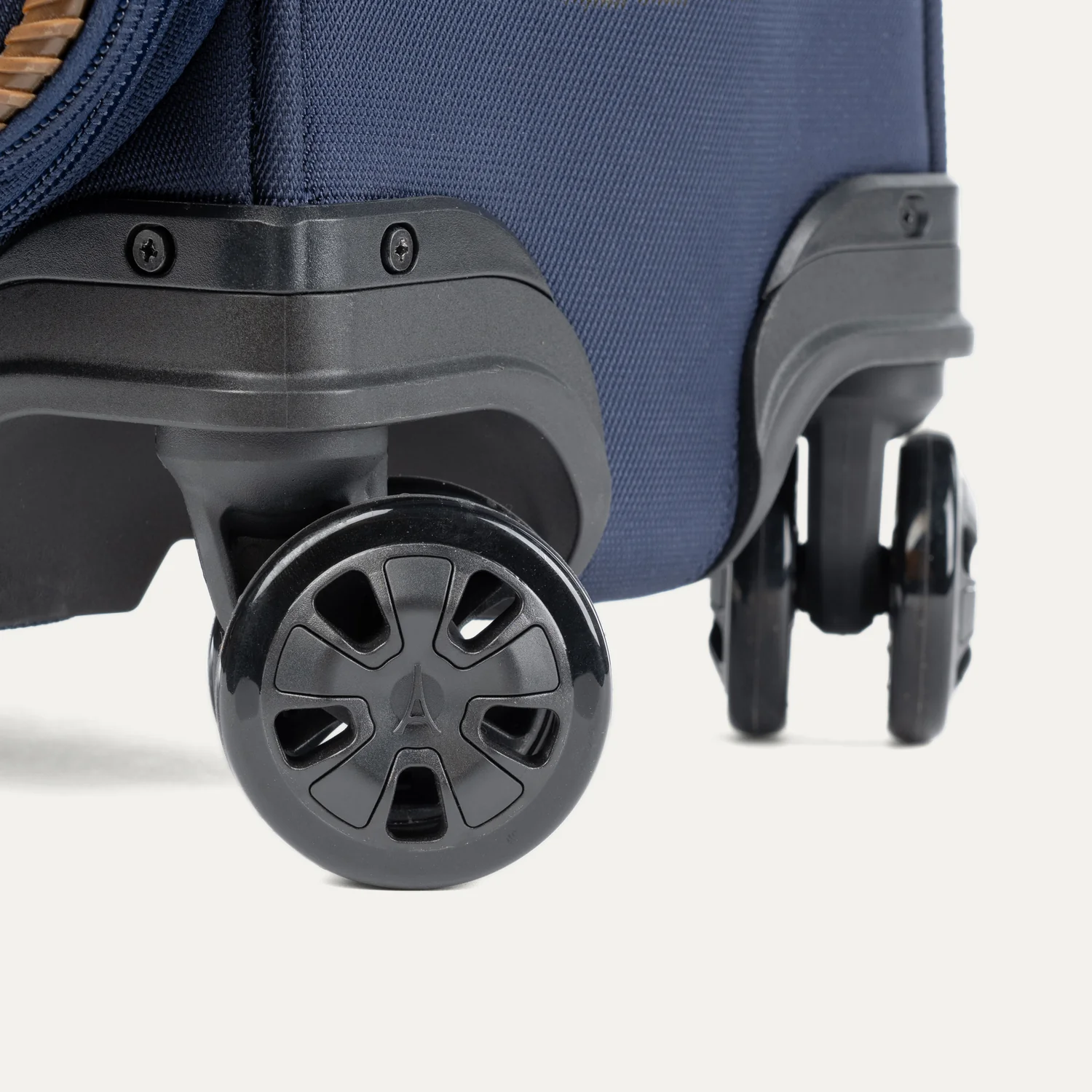 Crew™ Classic Carry-On Spinner - Image 38