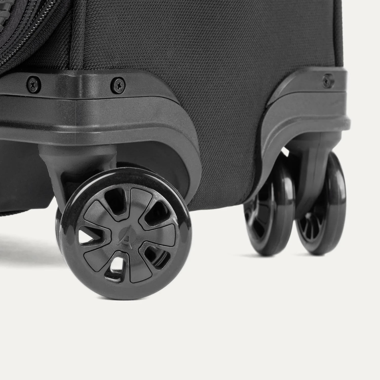 Crew™ Classic Carry-On / Medium Check-In Set - Image 9