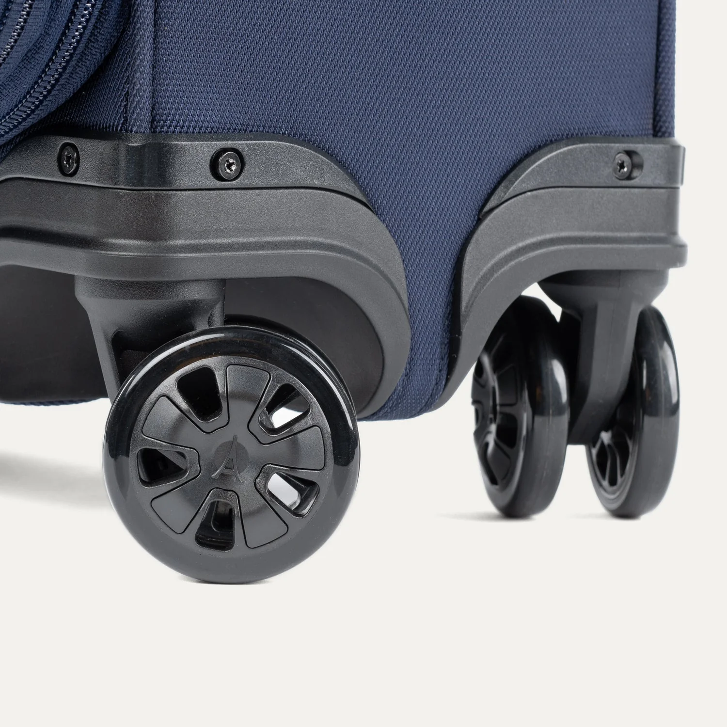Crew™ Classic Compact Carry-On / Large Check-In Set - Image 29