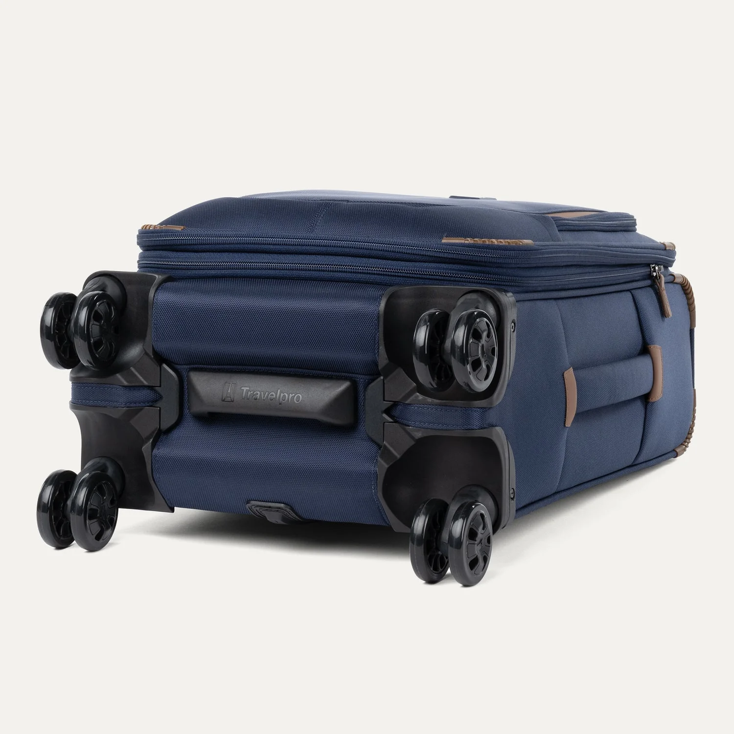 Crew™ Classic Compact Carry-On / Medium Check-In Set - Image 9