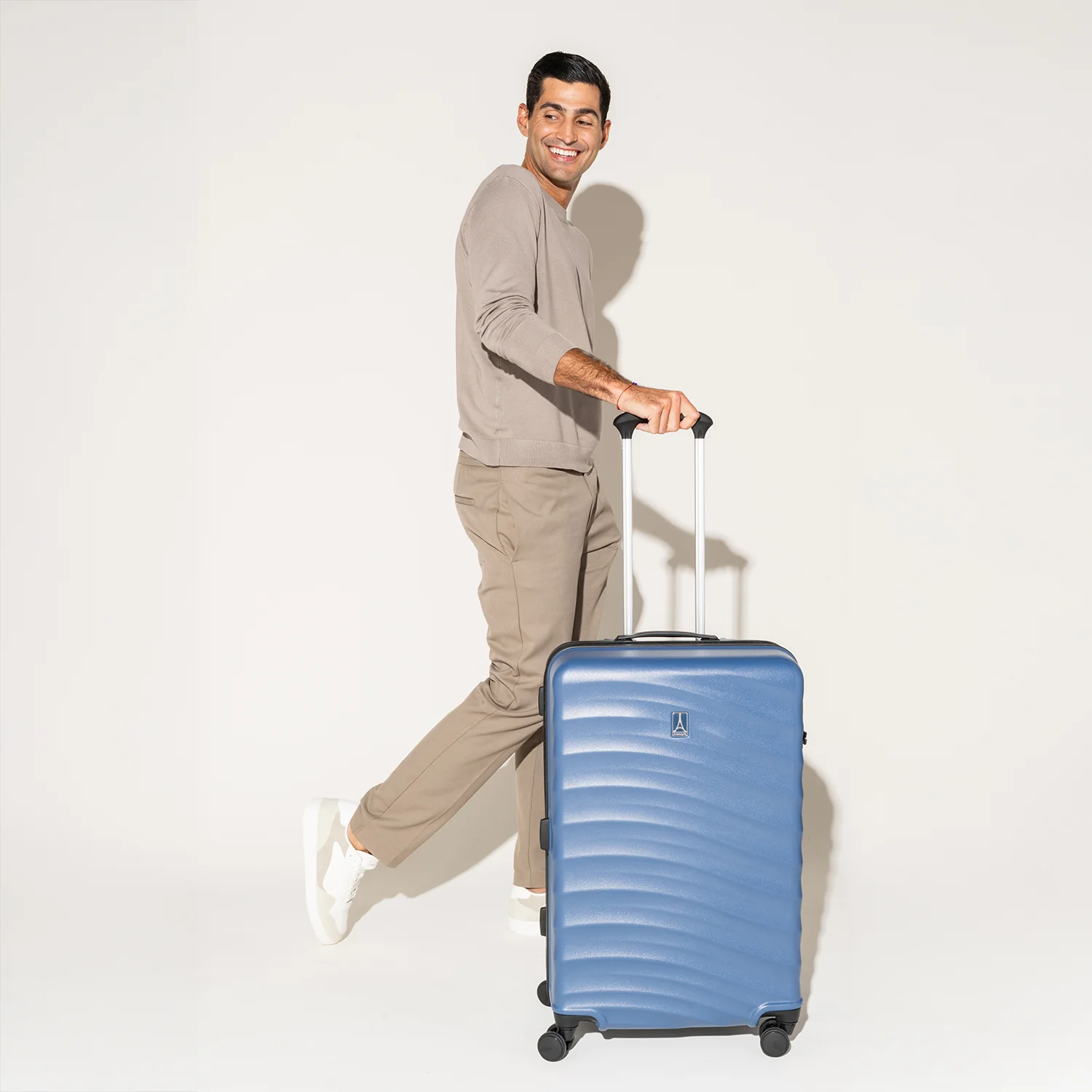 Maxlite® Air V2 Medium Check-In Hardside Spinner - Image 32