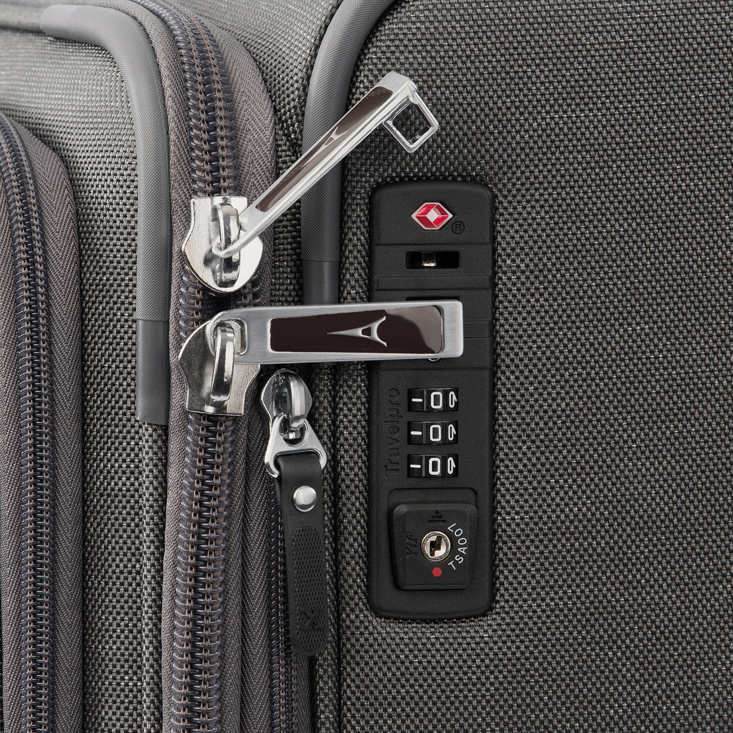 Platinum® Elite Large Check-In Spinner - Image 24