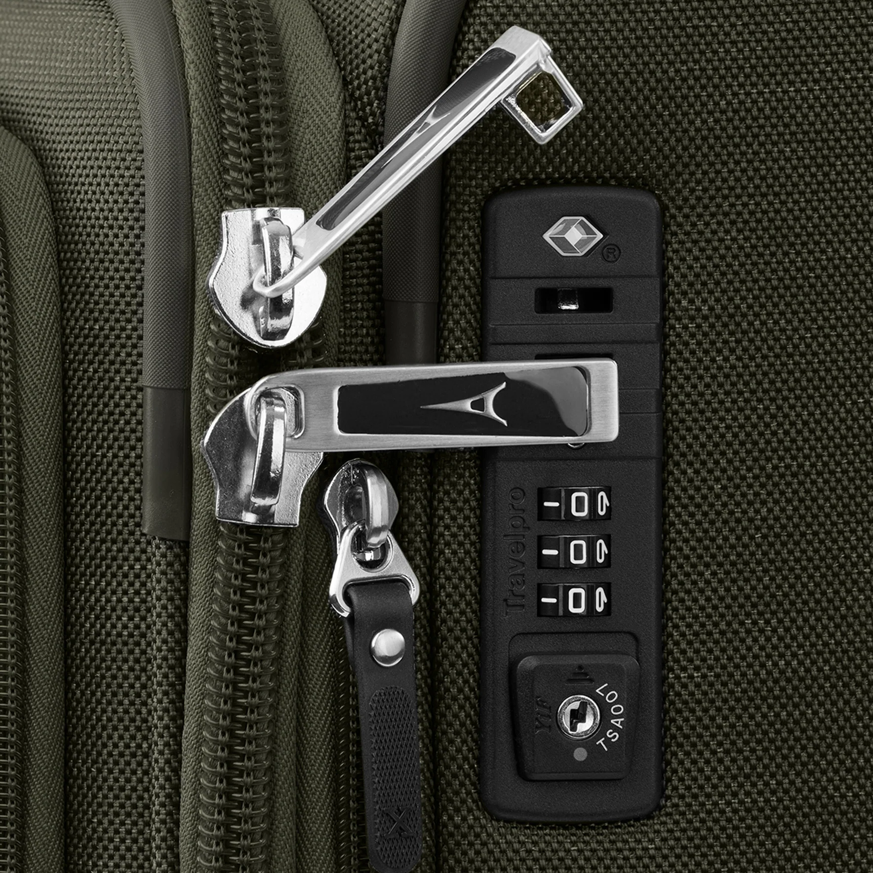 Platinum® Elite Large Check-In Spinner - Image 62