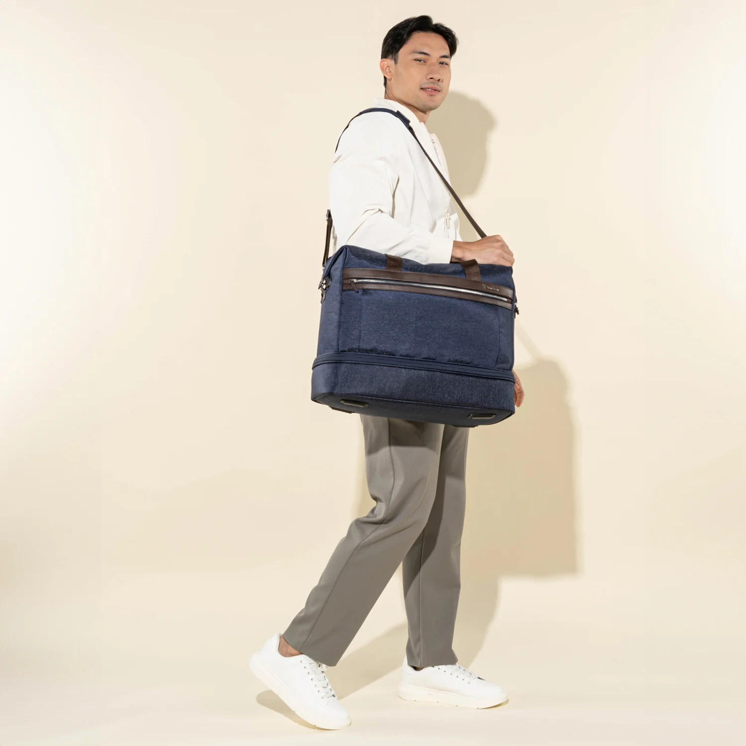 Platinum® Elite Drop-Bottom Weekender - Image 24