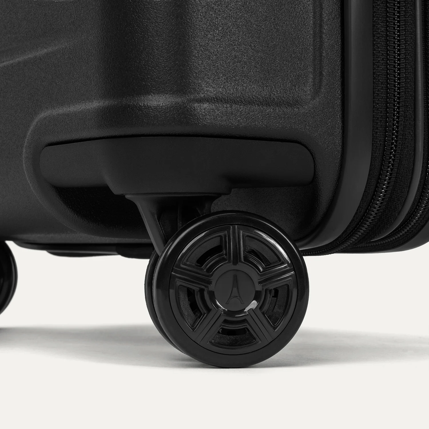 Platinum® Elite Compact Carry-On Hardside Spinner - Image 34