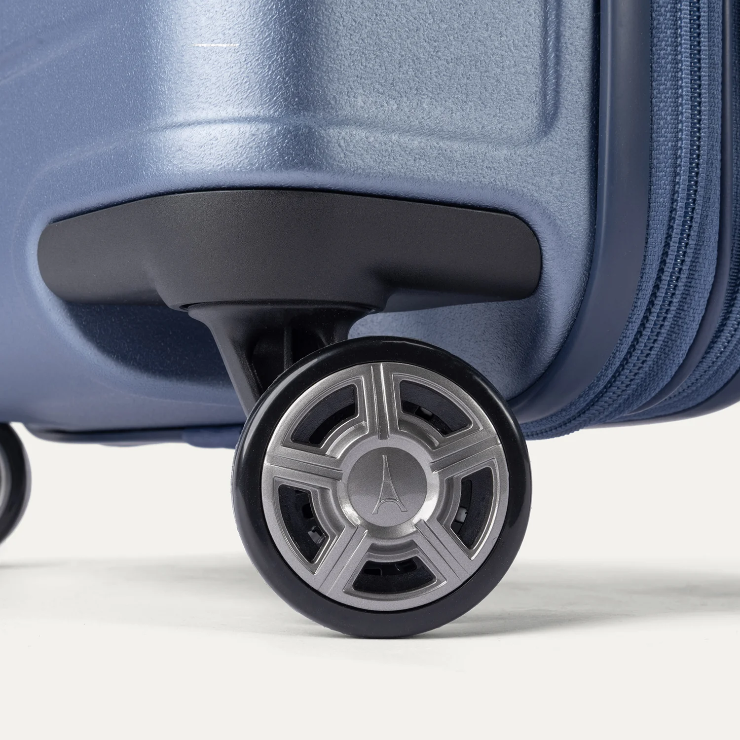 Platinum® Elite Medium Check-In Hardside Spinner - Image 11