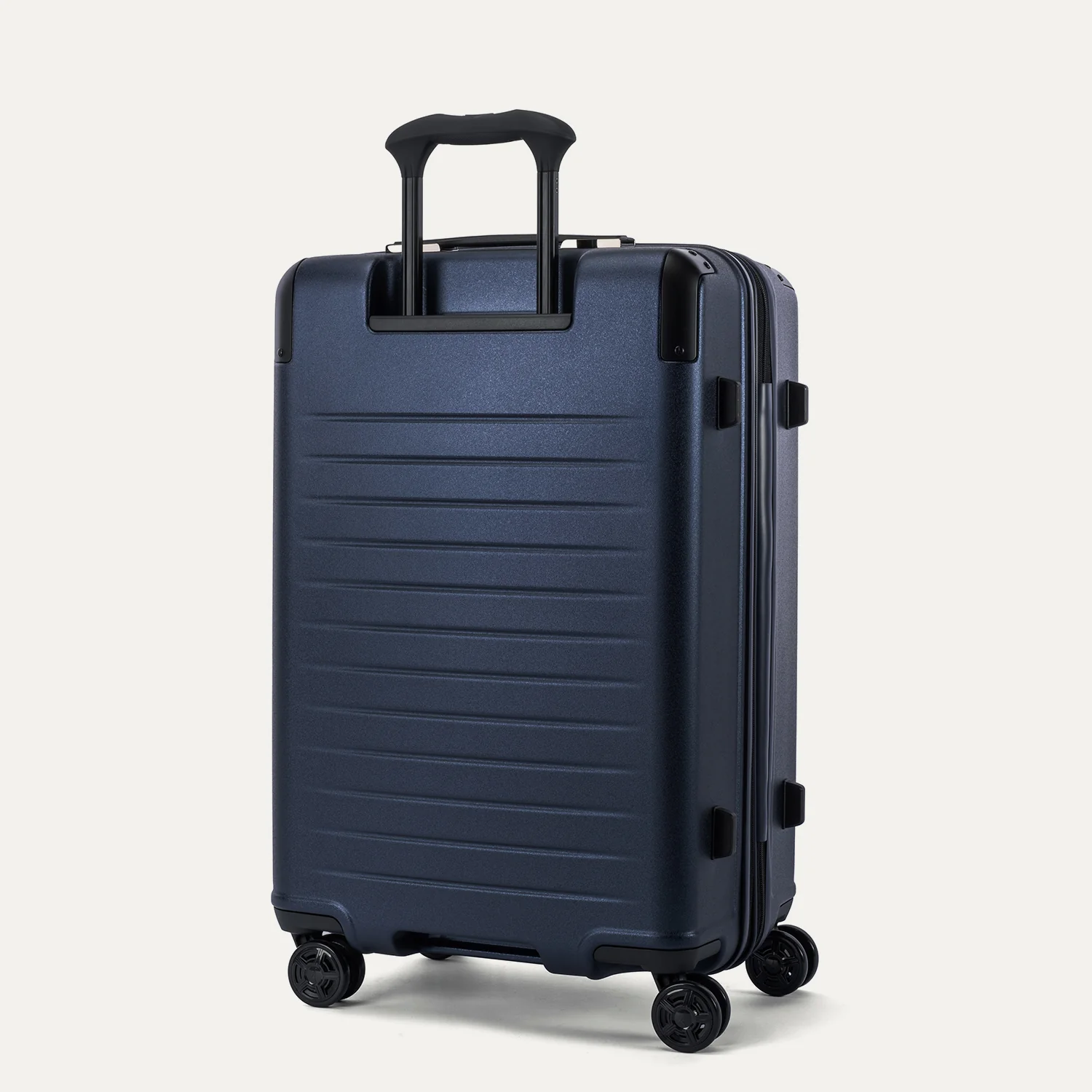 Platinum® Elite Medium Check-In Hardside Spinner - Image 15