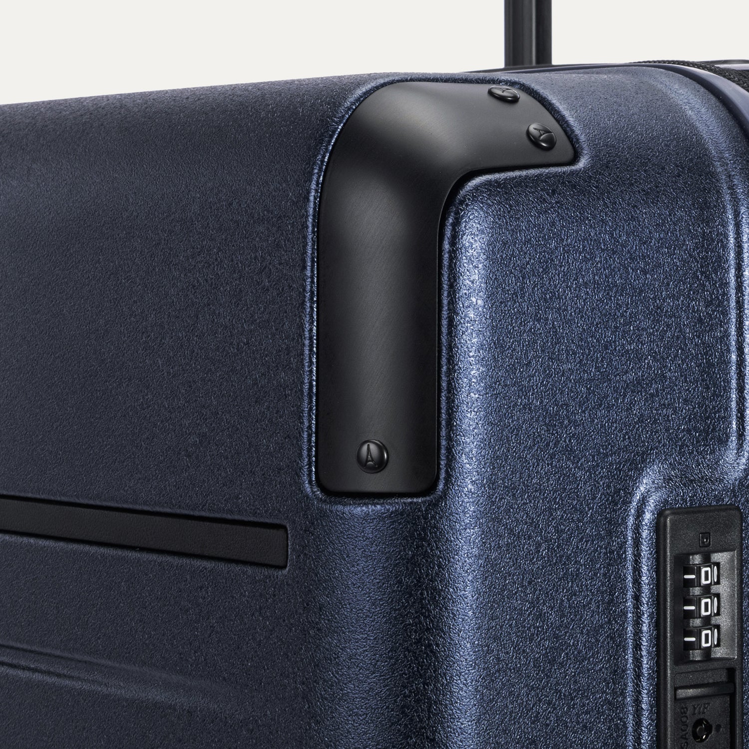 Platinum® Elite Medium Check-In Hardside Spinner - Image 16