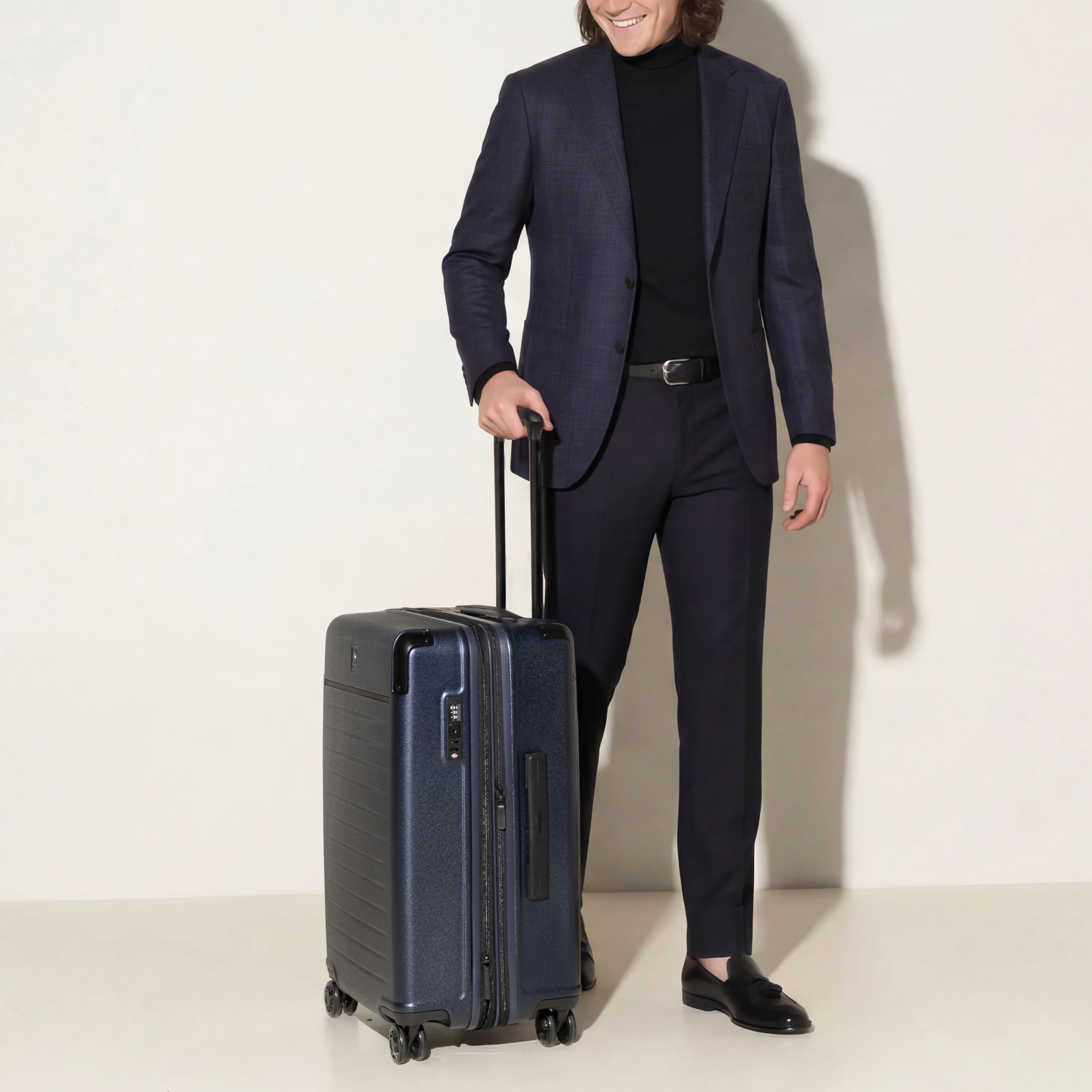 Platinum® Elite Medium Check-In Hardside Spinner - Image 27