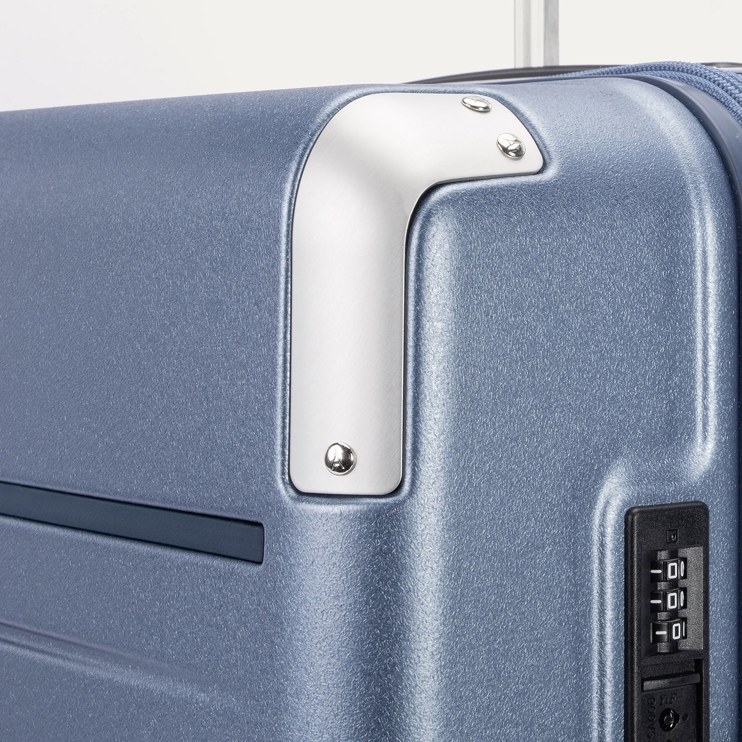 Platinum® Elite Medium Check-In Hardside Spinner - Image 4