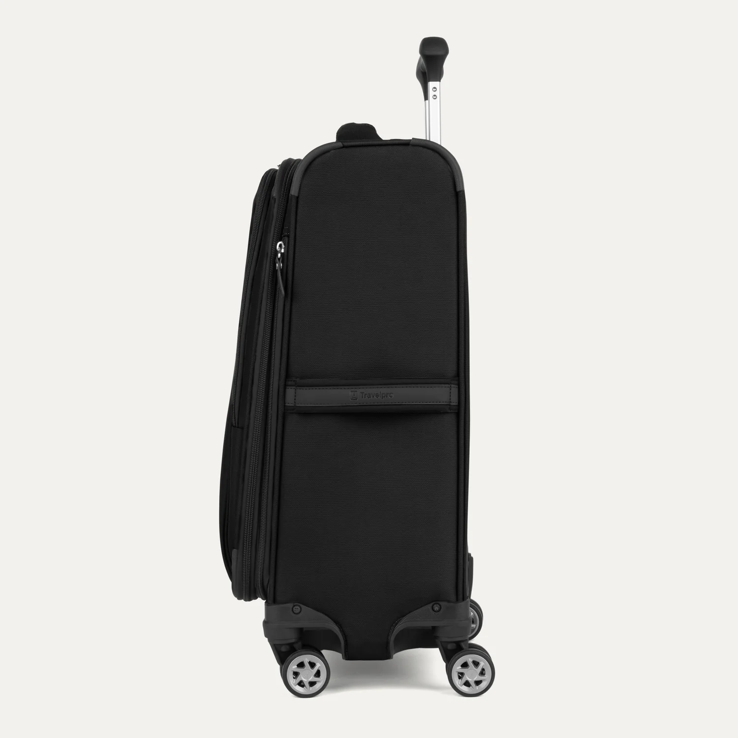 Roundtrip® Carry-on & Medium Check-in Spinner  Set - Image 13