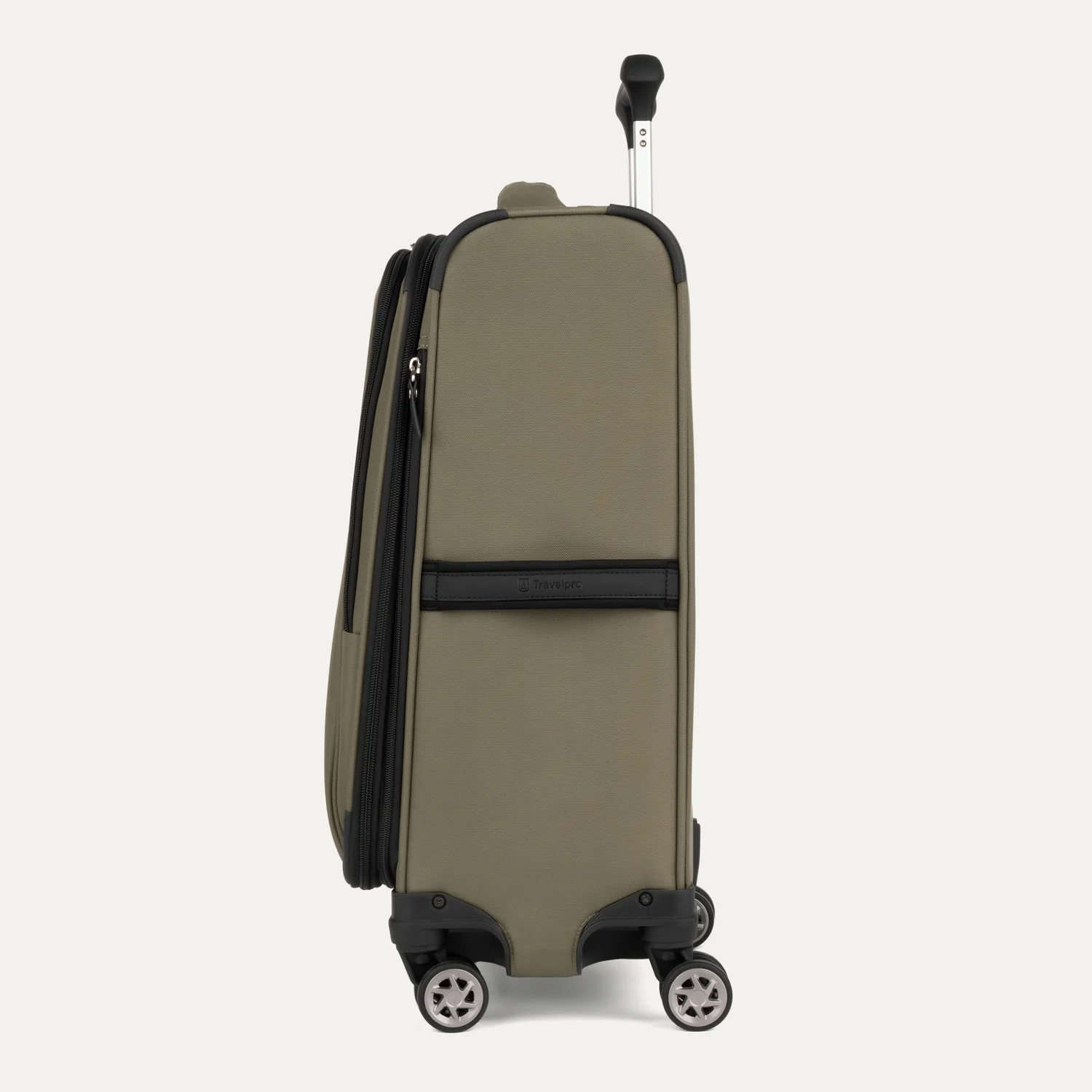 Roundtrip® Carry-on & Medium Check-in Spinner  Set - Image 21
