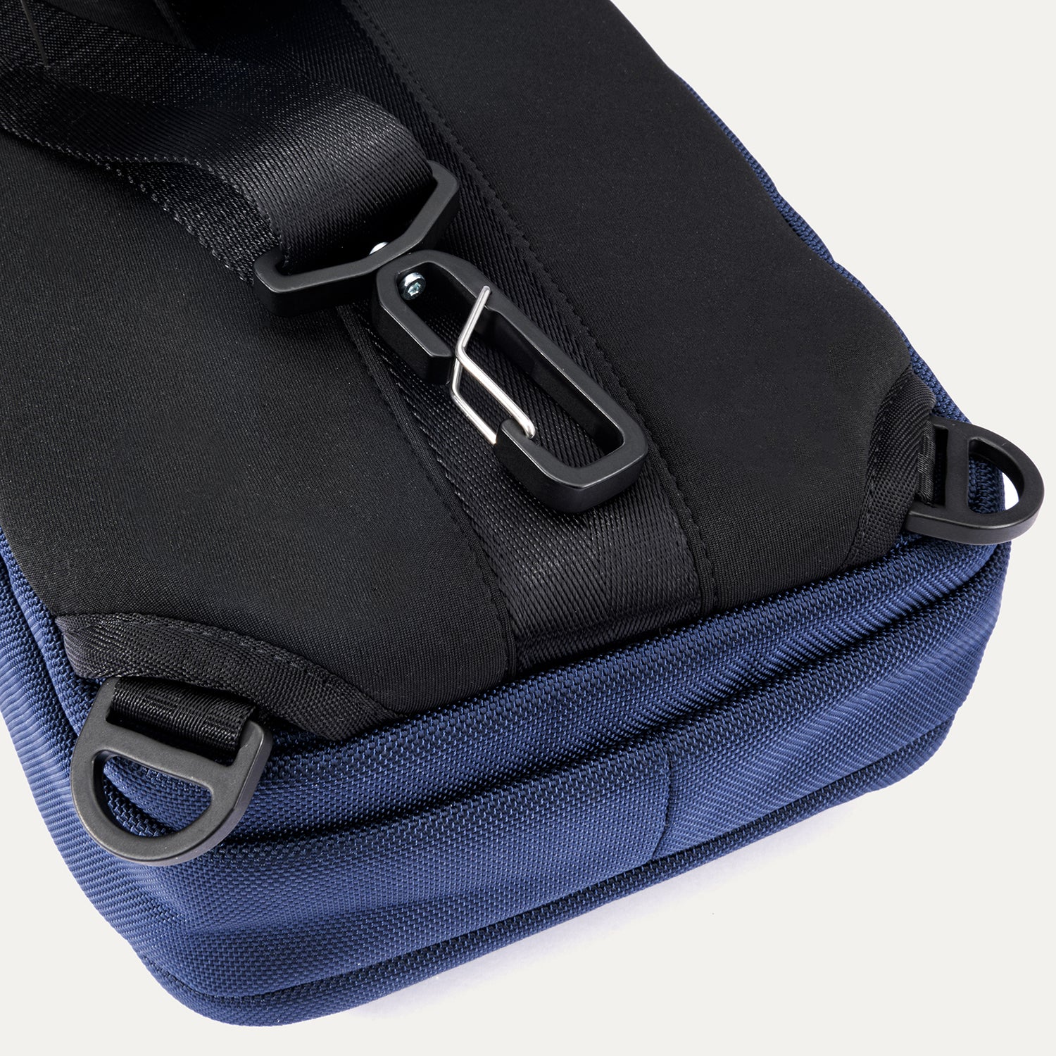 Altitude™ Crossbody 6L - Image 17