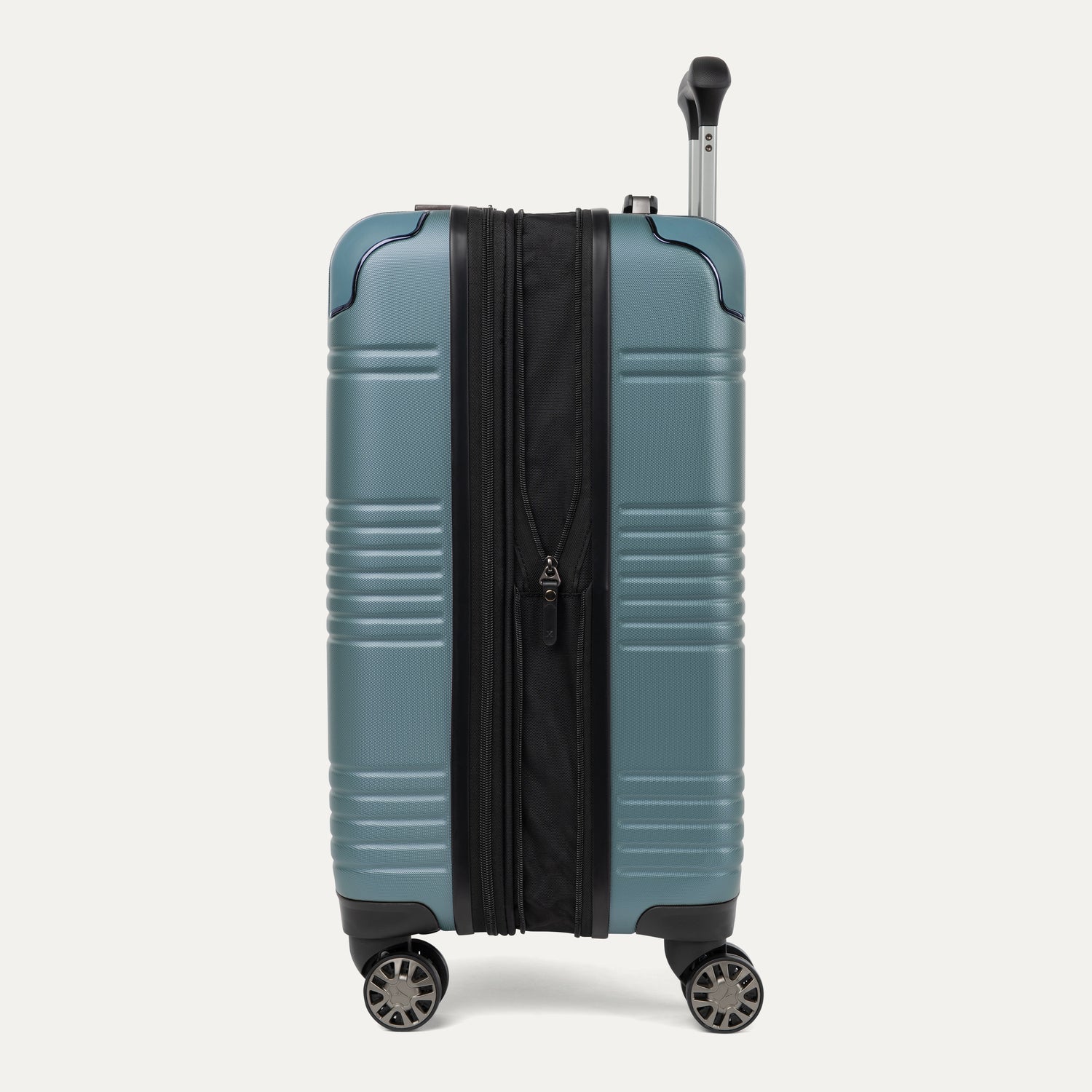 Roundtrip® Carry-On / Medium Check-In Hardside Set - Image 15